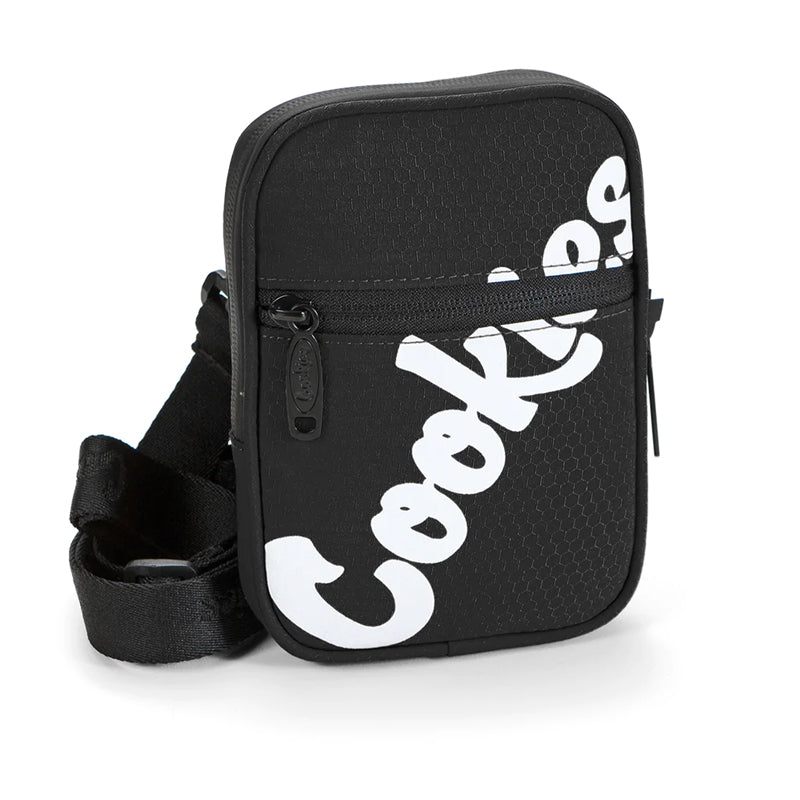 Adjustable strap of the mint utility bag, demonstrating comfort and versatility.