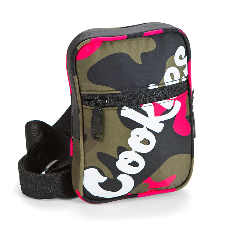 Adjustable strap of the mint utility bag, demonstrating comfort and versatility.