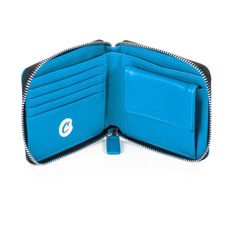 Stylish nylon wallet with zipper, perfect for daily use in various settings.