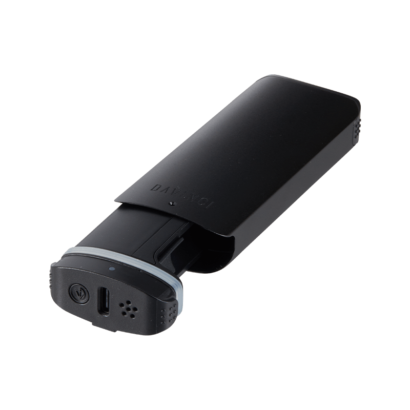 Close-up of the DaVinci ARTIQ battery with a 510 cartridge attached, emphasizing the magnetic collar feature.