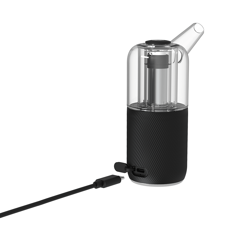 Close-up of AUXO Cenotes water recycler and ceramic nail for smooth vapor quality