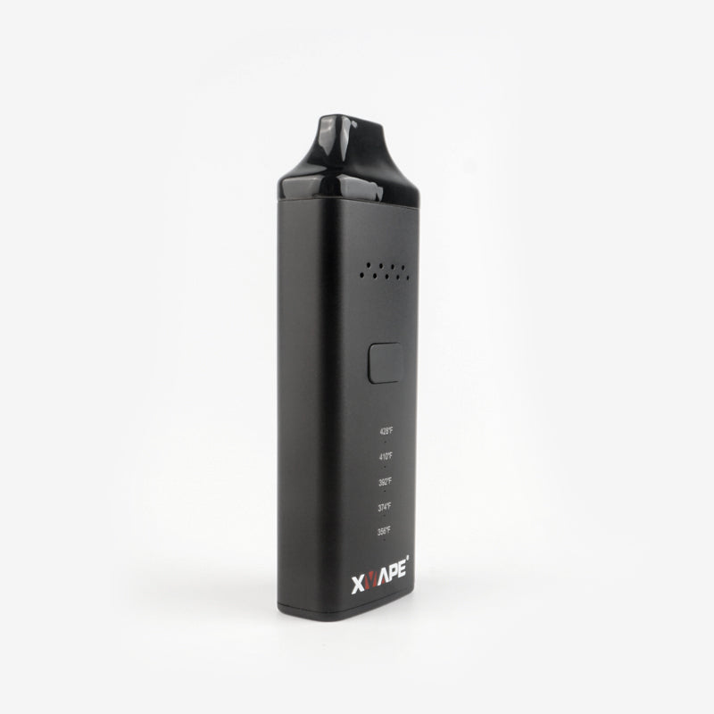 User holding the XVAPE Avante while vaping outdoors, showcasing the portable vaporizer in action